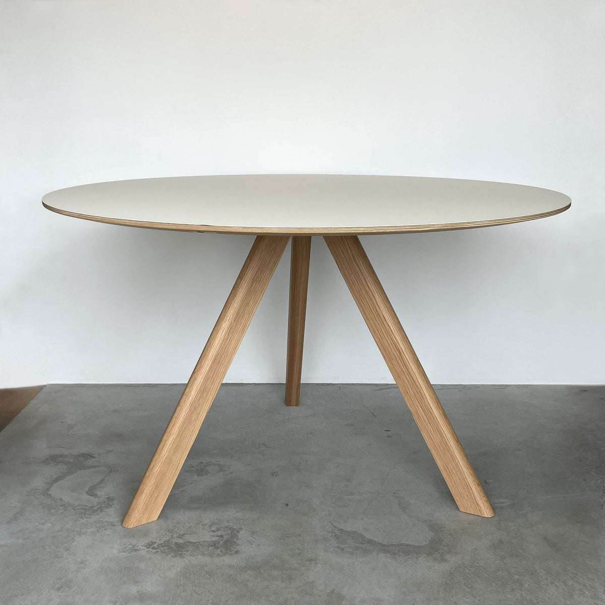 【アウトレット】HAY（ヘイ） / CPH 20 ROUND（ラウンド） / Φ120cm / オフホワイトリノリウム / 4～5人用 / テーブル