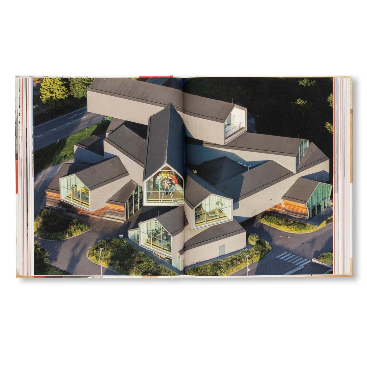 VITRA：THE ANATOMY OF A DESIGN COMPANY（ヴィトラ ジ アナトミー オブ ア デザイン カンパニー） / by Deyan Sudjic（デヤン・サジック） / 洋書