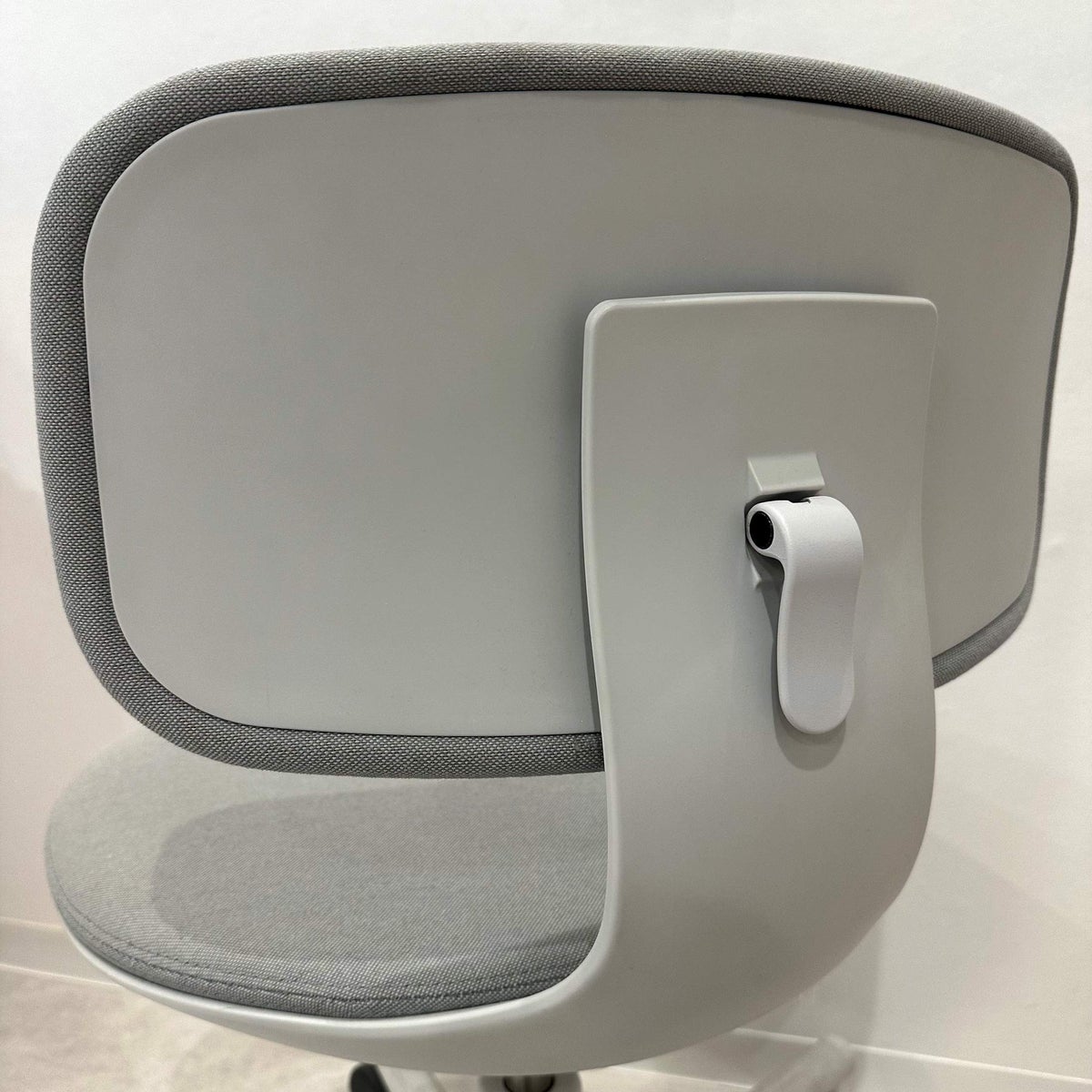 Vitra（ヴィトラ） / Rookie（ルーキー） / Plano 18 / ソフトグレーベース / カーペット用キャスター（ハード） / デスクチェア