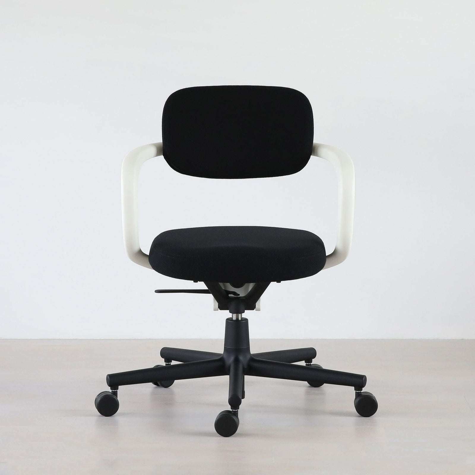 Vitra(ヴィトラ) | オフィスチェア | ツールボックス | CONNECT