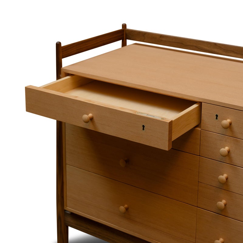 HOUSE OF FINN JUHL（ハウス・オブ・フィンユール） / SILVERWARE CABINET（シルバーウェア キャビネット） / ウォルナット材・オレゴンパイン材・オイル仕上げ / Standard version