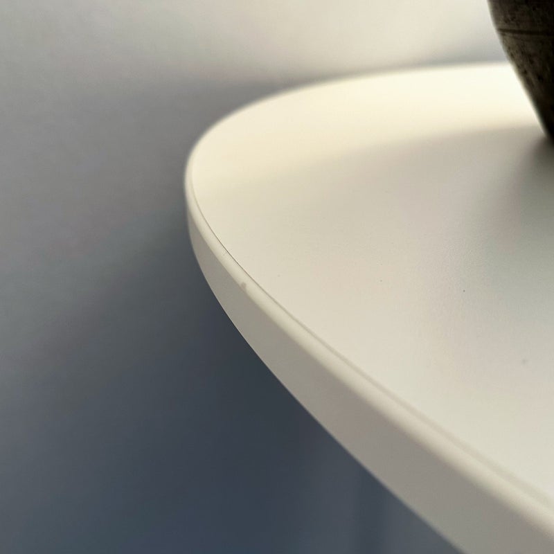 Vitra（ヴィトラ） / Bistro Stand-up Table（ビストロ スタンドアップテーブル）Φ796 / メラミンホワイト天板 / ベーシックダーク脚・パウダーコート仕上げ / ラウンドテーブル
