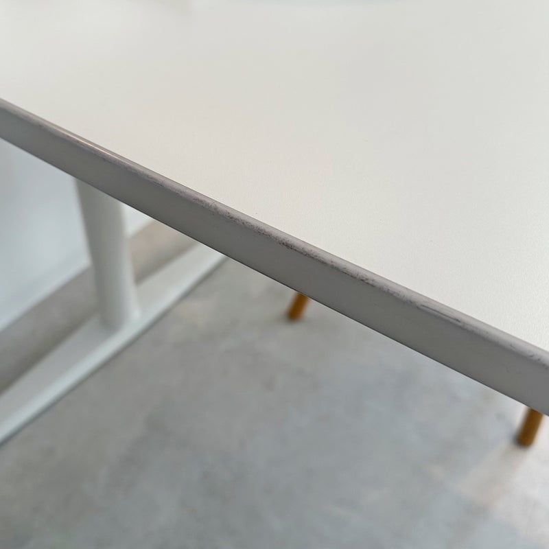 Vitra（ヴィトラ） / Tyde 2 Home Desk board shape（タイド2 ホームデスク バレル） / メラミン天板 / ソフトライト脚・パウダーコート仕上げ / 130×75cm / 電動昇降デスク