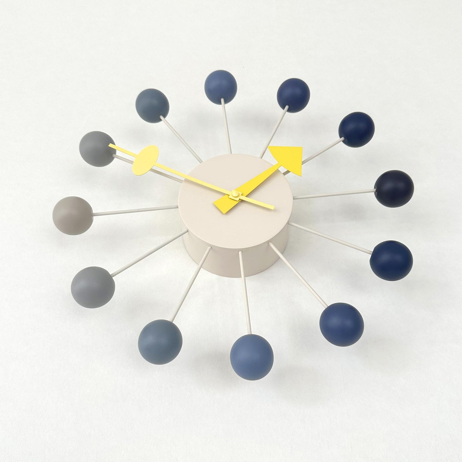 Ball Clock（ボール クロック）掛け時計 Vitra（ヴィトラ）｜正規販売 