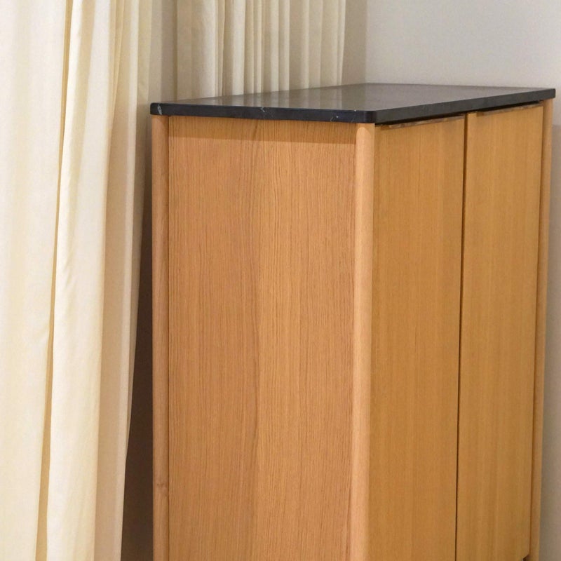 【ポイント20倍】【アウトレット】FRITZ HANSEN（フリッツ・ハンセン） / SKAGERAK（スカゲラック） / Jut High Cabinet（ジュット ハイ キャビネット） / 大理石・ブラック / 真鍮 / オーク材・オイル仕上げ / 収納^