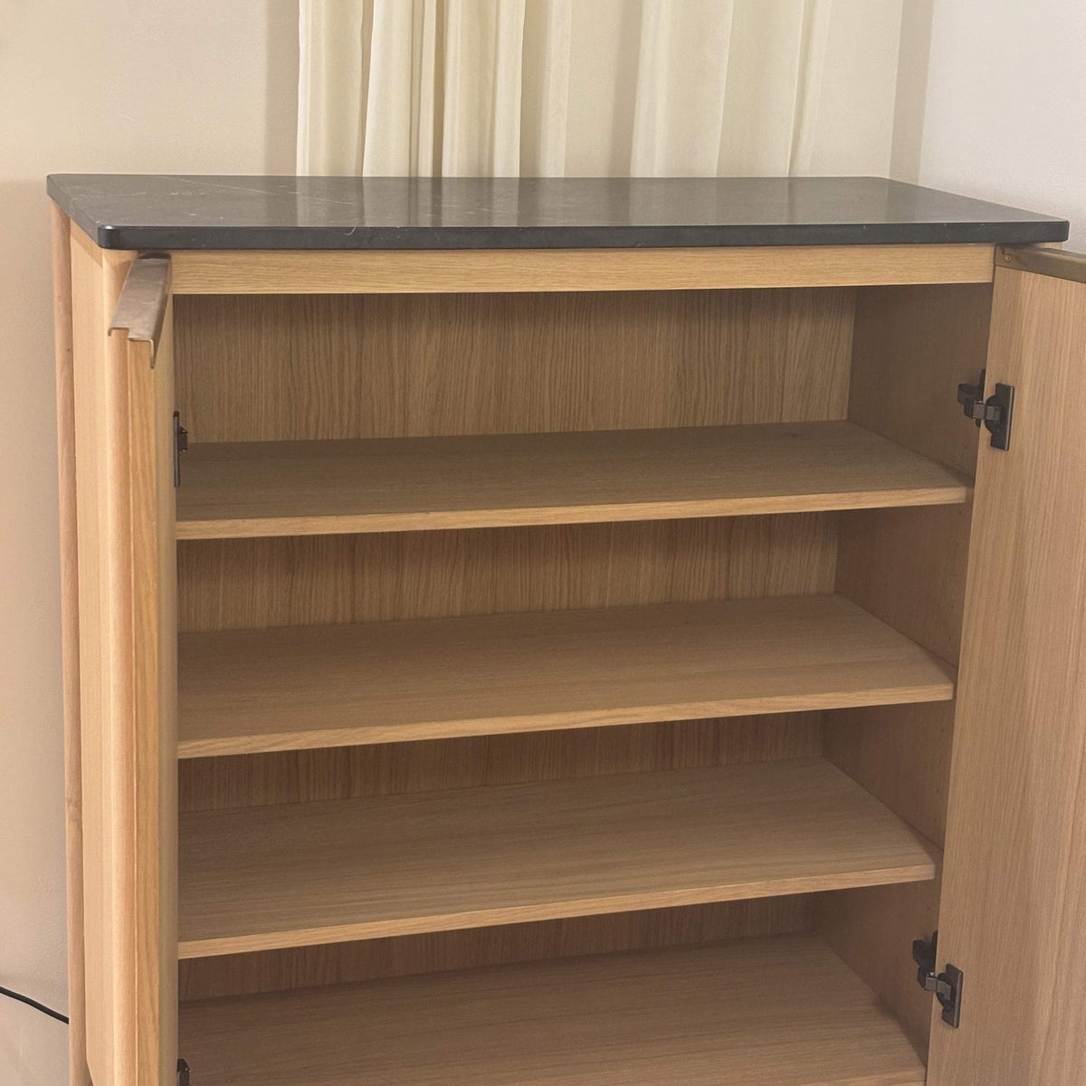 【ポイント20倍】【アウトレット】FRITZ HANSEN（フリッツ・ハンセン） / SKAGERAK（スカゲラック） / Jut High Cabinet（ジュット ハイ キャビネット） / 大理石・ブラック / 真鍮 / オーク材・オイル仕上げ / 収納^