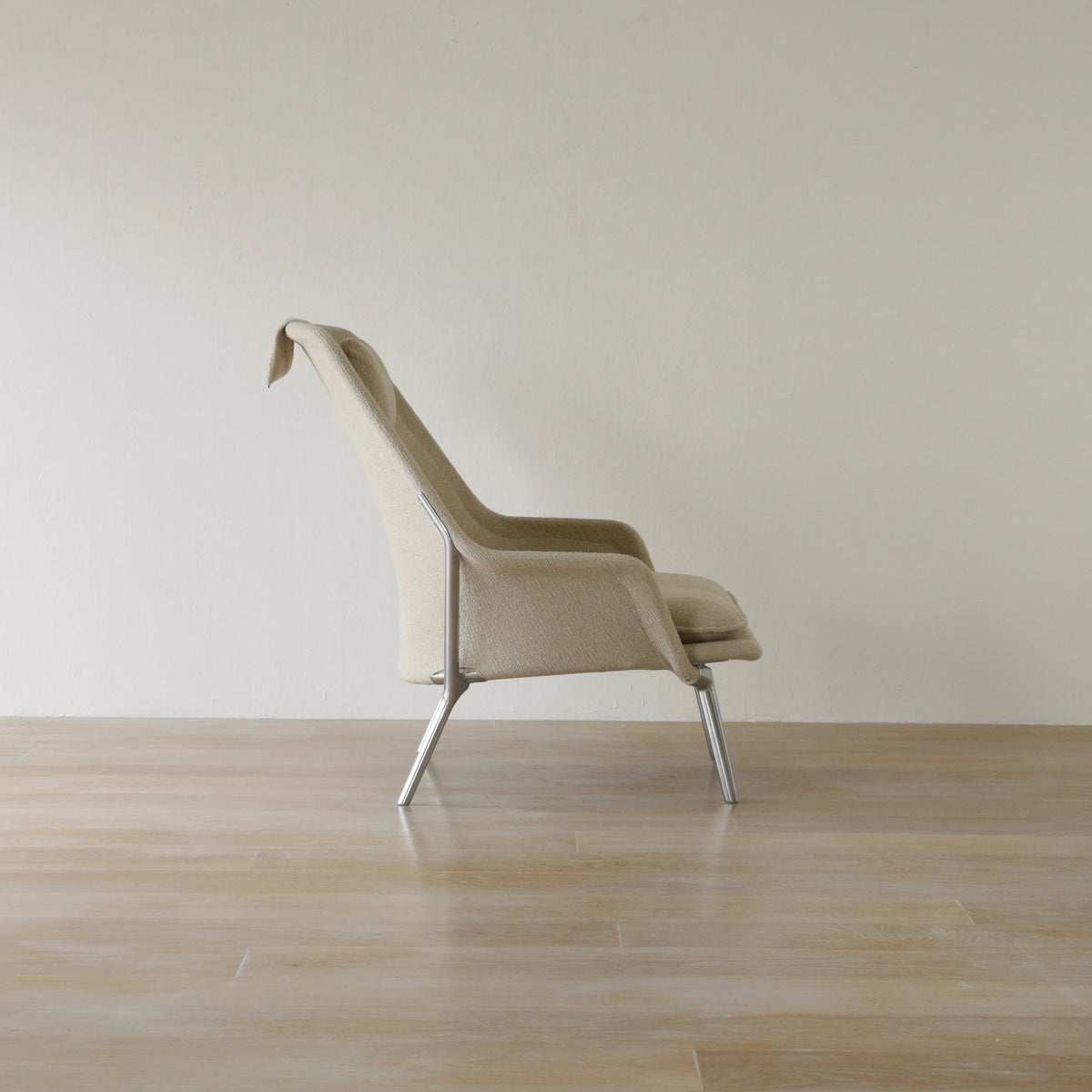 Vitra（ヴィトラ） / Slow Chair（スローチェア） / Flocca（フロッカ） / オットマン付 / バッククッション 2個付 / ネッククッション付