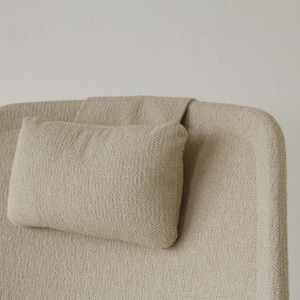 Vitra（ヴィトラ） / Slow Chair（スローチェア） / Flocca（フロッカ） / オットマン付 / バッククッション 2個付 / ネッククッション付