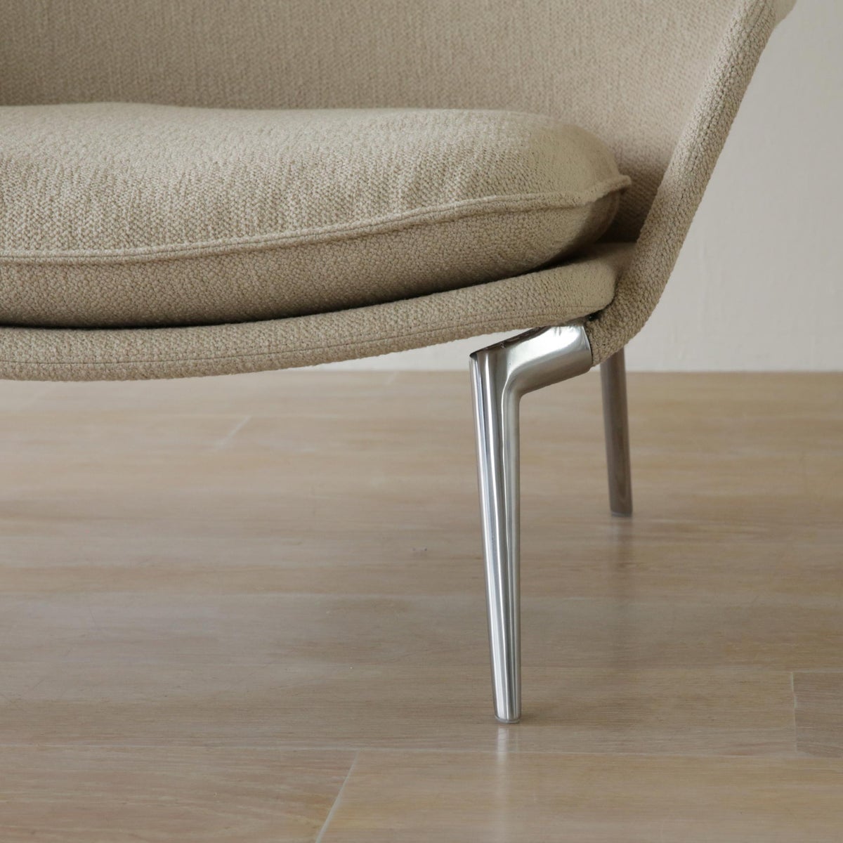 Vitra（ヴィトラ） / Slow Chair（スローチェア） / Flocca（フロッカ） / オットマン付 / バッククッション 2個付 / ネッククッション付