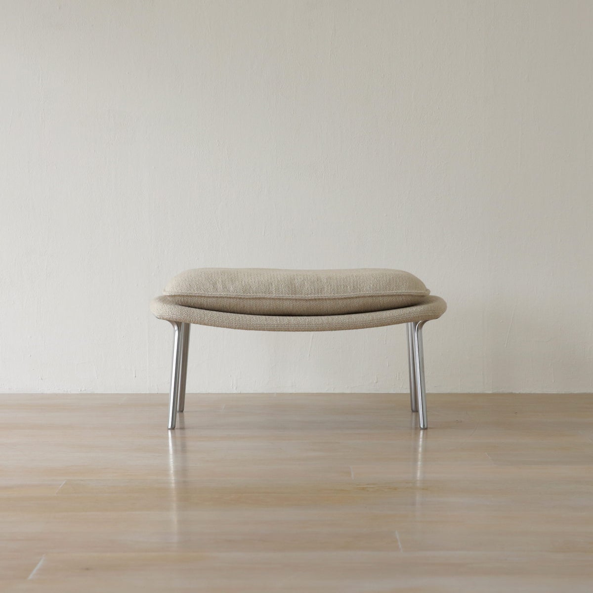 Vitra（ヴィトラ） / Slow Chair（スローチェア） / Flocca（フロッカ） / オットマン付 / バッククッション 2個付 / ネッククッション付