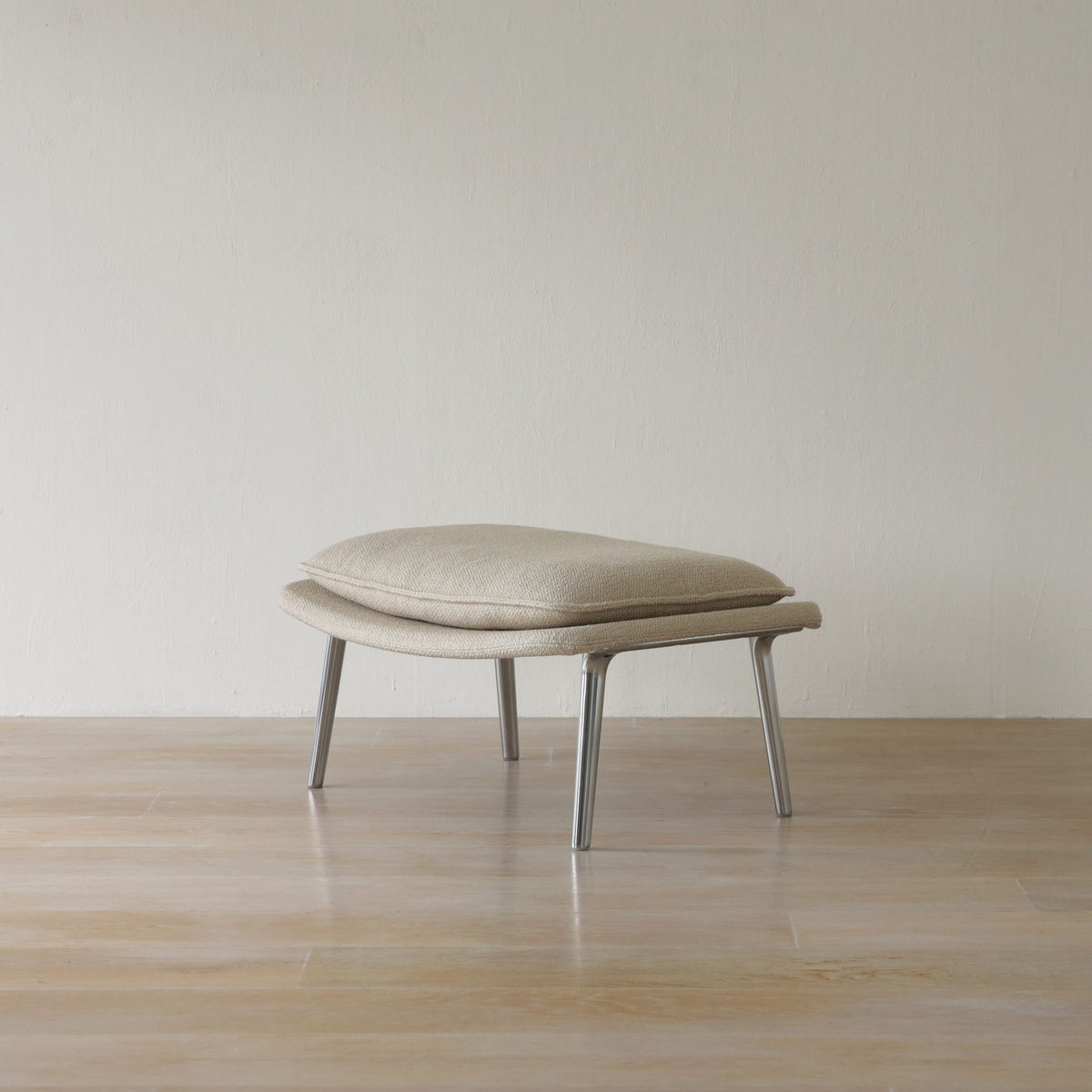 Vitra（ヴィトラ） / Slow Chair（スローチェア） / Flocca（フロッカ） / オットマン付 / バッククッション 2個付 / ネッククッション付