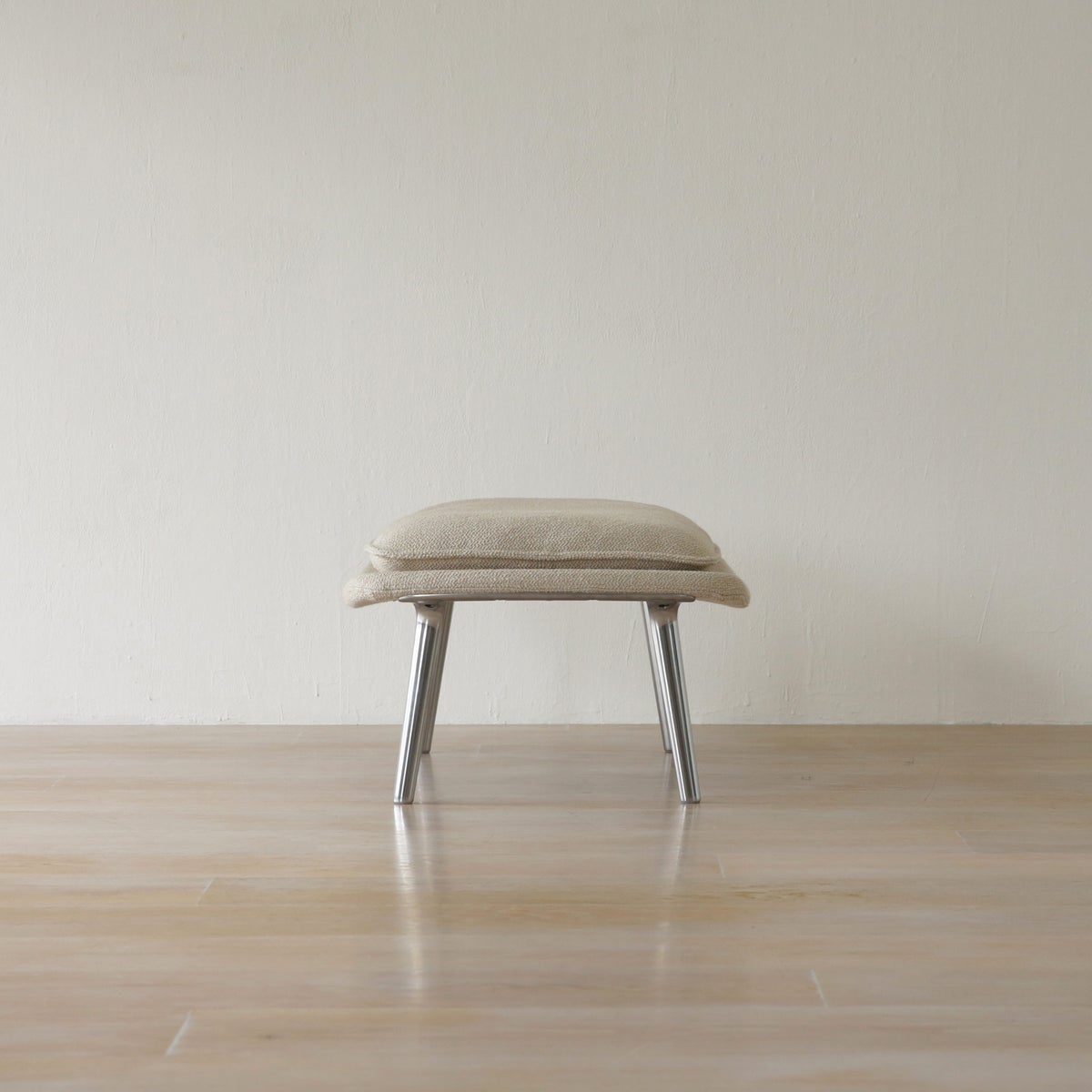 Vitra（ヴィトラ） / Slow Chair（スローチェア） / Flocca（フロッカ） / オットマン付 / バッククッション 2個付 / ネッククッション付