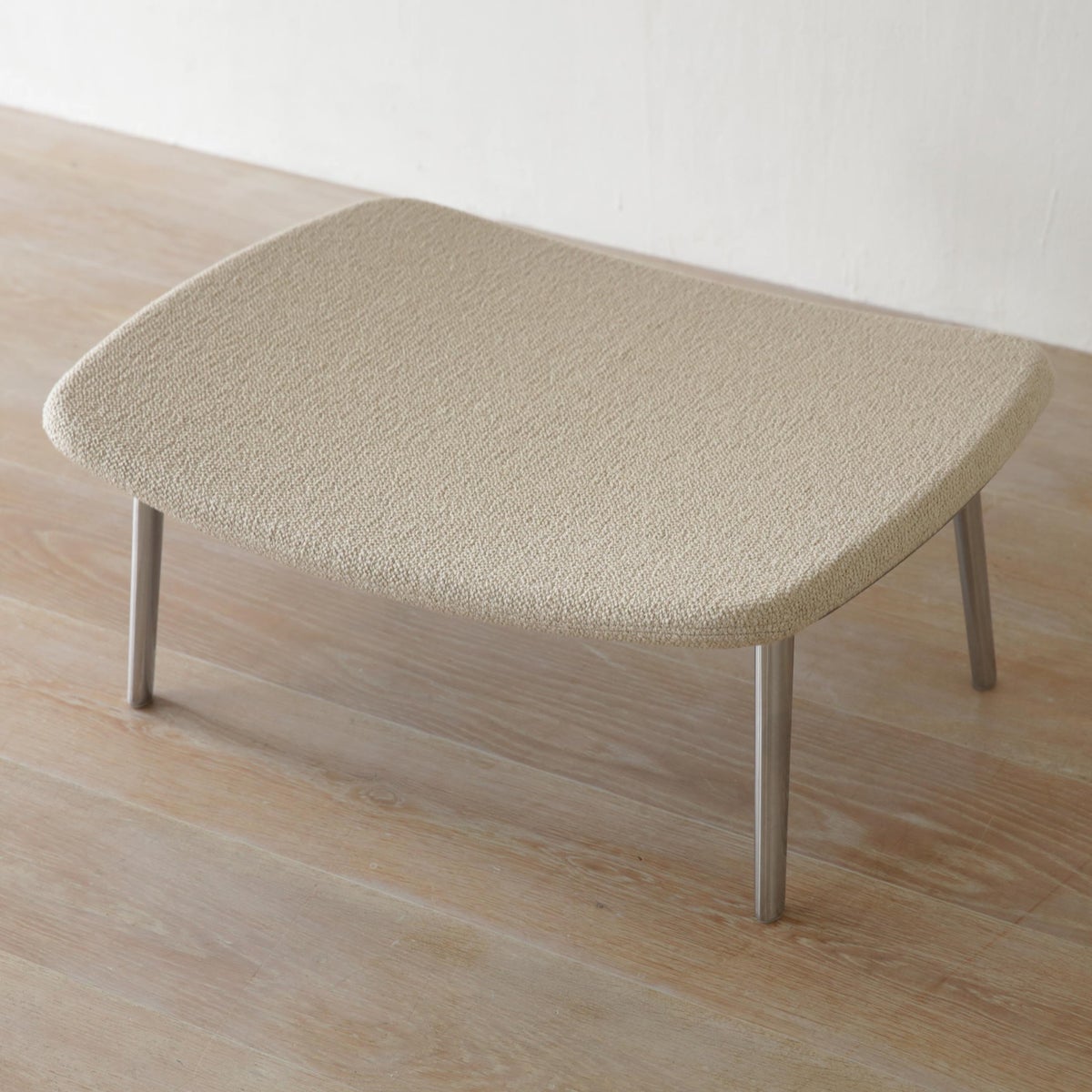 Vitra（ヴィトラ） / Slow Chair（スローチェア） / Flocca（フロッカ） / オットマン付 / バッククッション 2個付 / ネッククッション付