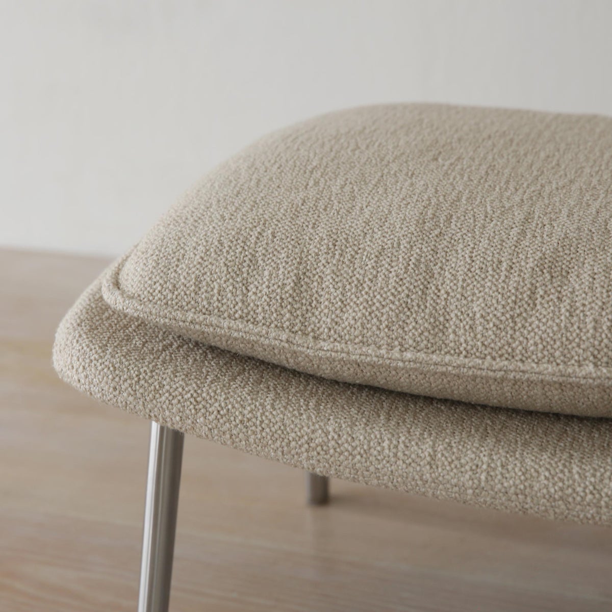 Vitra（ヴィトラ） / Slow Chair（スローチェア） / Flocca（フロッカ） / オットマン付 / バッククッション 2個付 / ネッククッション付