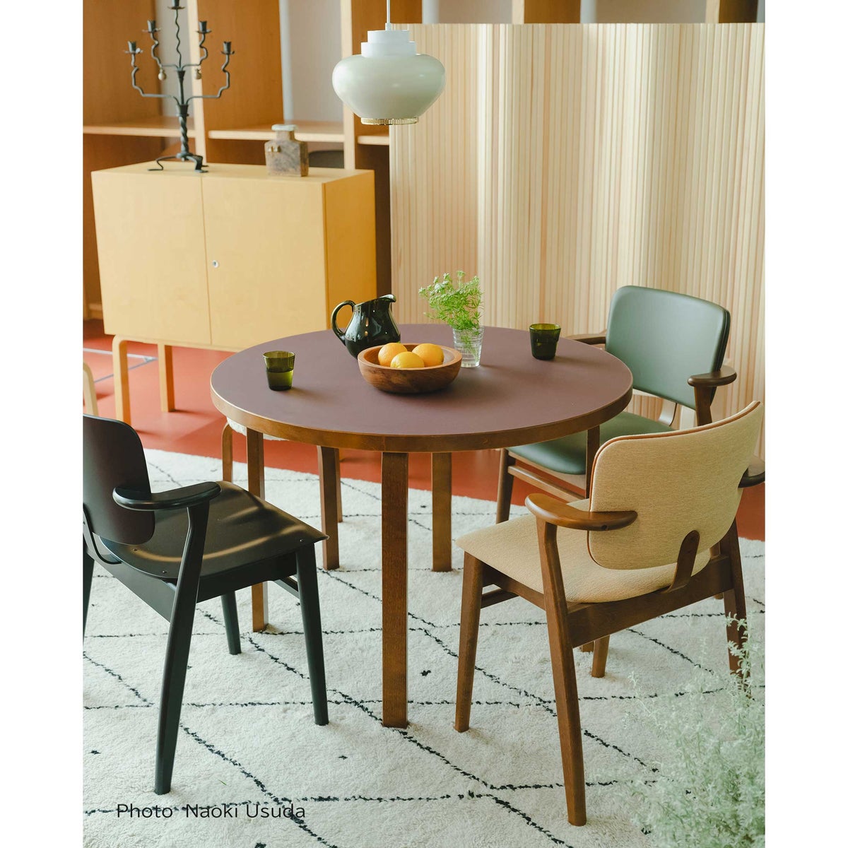 Artek（アルテック） / TABLE 90A / バーチ無垢材・ウォルナットステイン / 天板・バーガンディリノリウム  / ラウンドテーブル / φ100cm