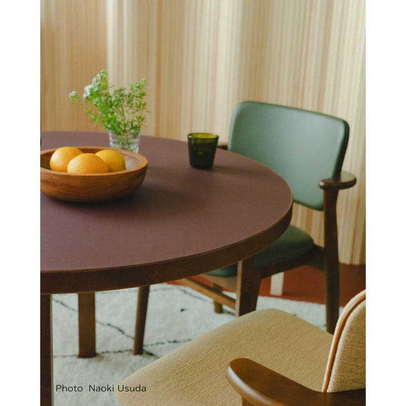 Artek（アルテック） / TABLE 90A / バーチ無垢材・ウォルナットステイン / 天板・バーガンディリノリウム  / ラウンドテーブル / φ100cm