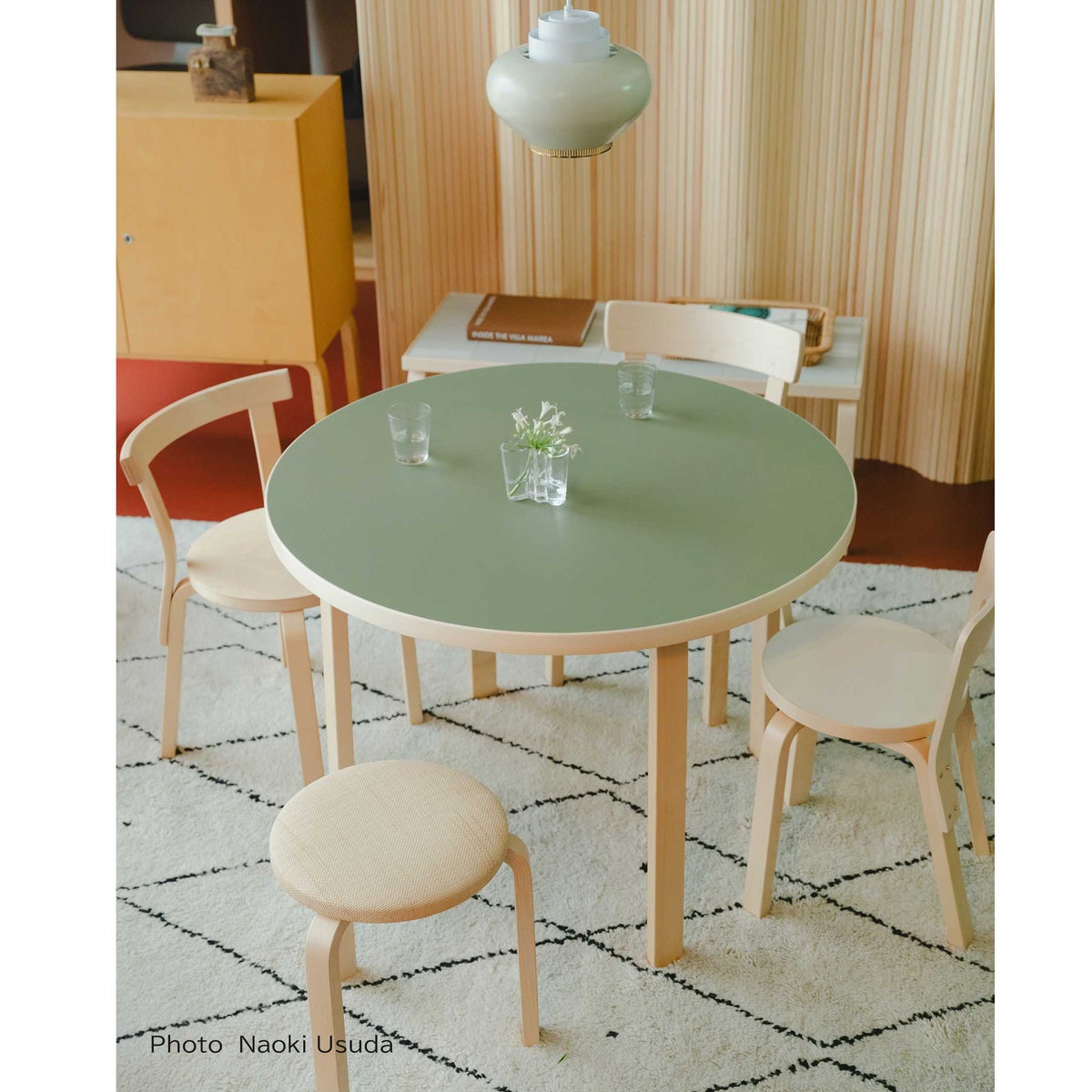Artek（アルテック） / TABLE 90A / バーチ無垢材・ナチュラルラッカー / 天板・オリーブリノリウム  / ラウンドテーブル / φ100cm