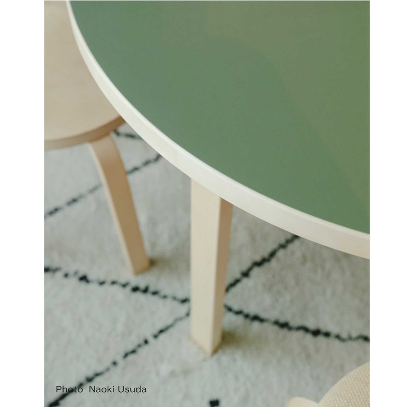 Artek（アルテック） / TABLE 90A / バーチ無垢材・ナチュラルラッカー / 天板・オリーブリノリウム  / ラウンドテーブル / φ100cm