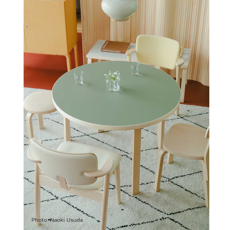 Artek（アルテック） / TABLE 90A / バーチ無垢材・ナチュラルラッカー / 天板・オリーブリノリウム  / ラウンドテーブル / φ100cm