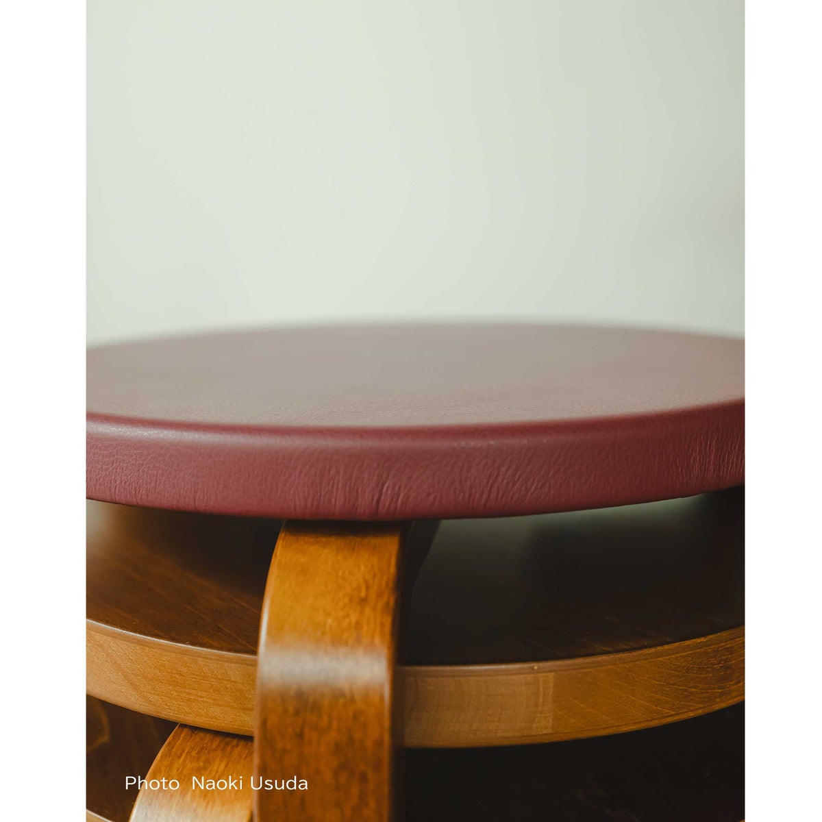 Artek（アルテック） / STOOL 60  / バーチ材 / ウォルナットステイン仕上げ / 座面・レザー / プレステージワインレッド