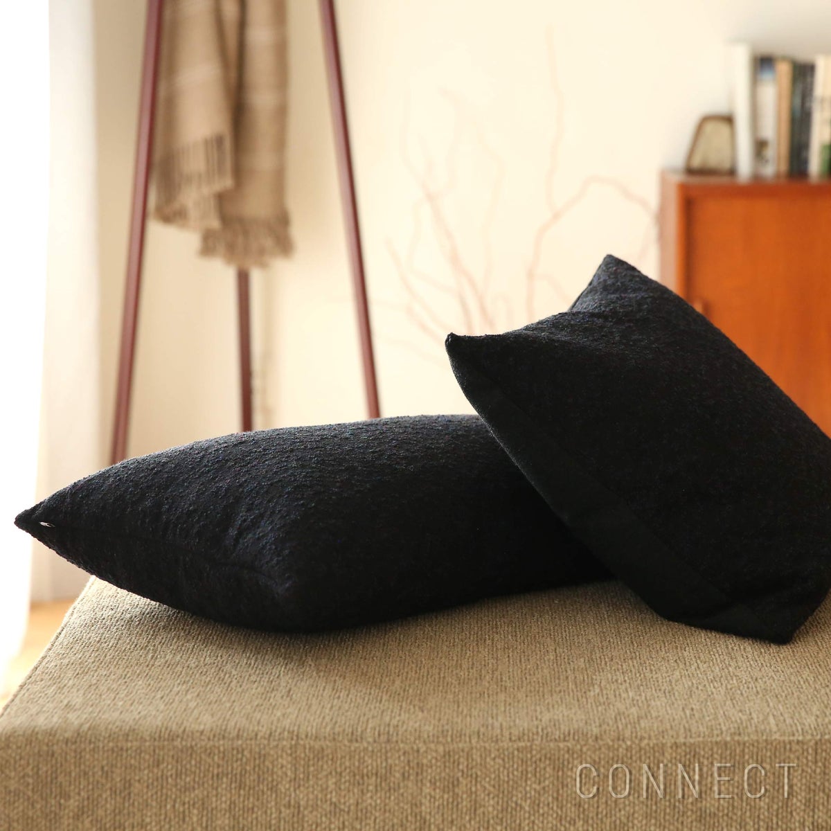 MELLEM（メレム） / Kvadrat/Raf Simons（クヴァドラ/ラフ・シモンズ） / フェザークッション 63×43cm / Atom（アトム） / 中材入り / 全2色
