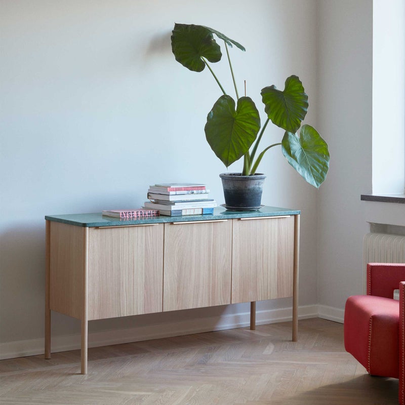 FRITZ HANSEN（フリッツ・ハンセン） / SKAGERAK（スカゲラック） / Jut Cabinet（ジュット キャビネット） / 大理石・グリーン / オーク材・オイル仕上げ / 収納