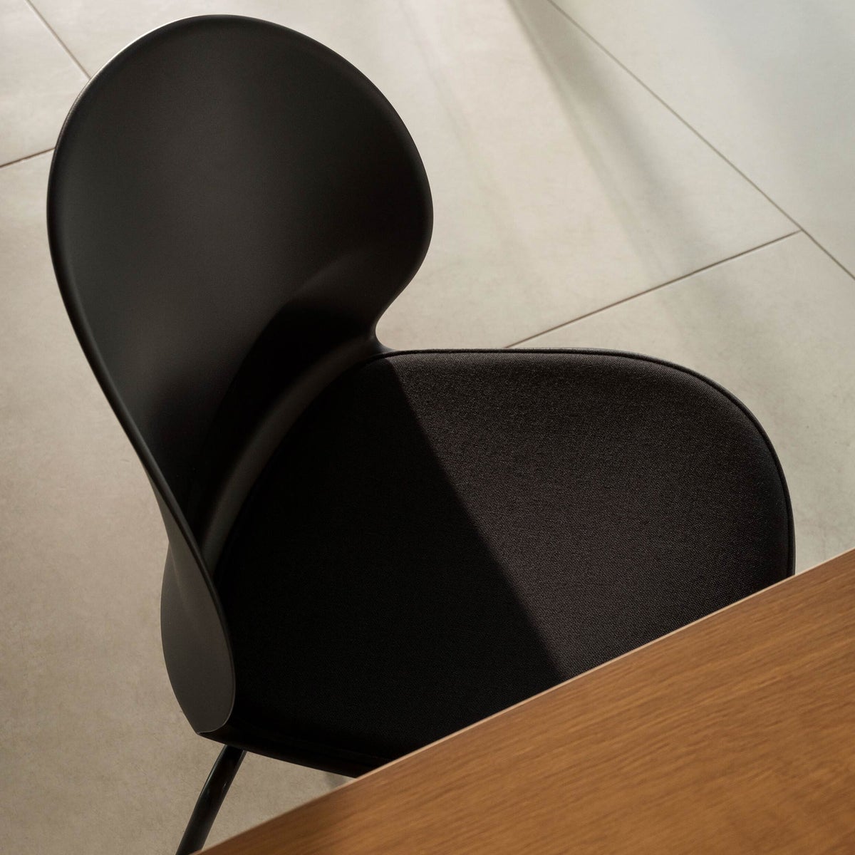 FRITZ HANSEN（フリッツ・ハンセン） / N02 RECYCLE（リサイクル） / N02-10SU / TECHNICOLOUR 0190 / ブラック / シートパディングチェア