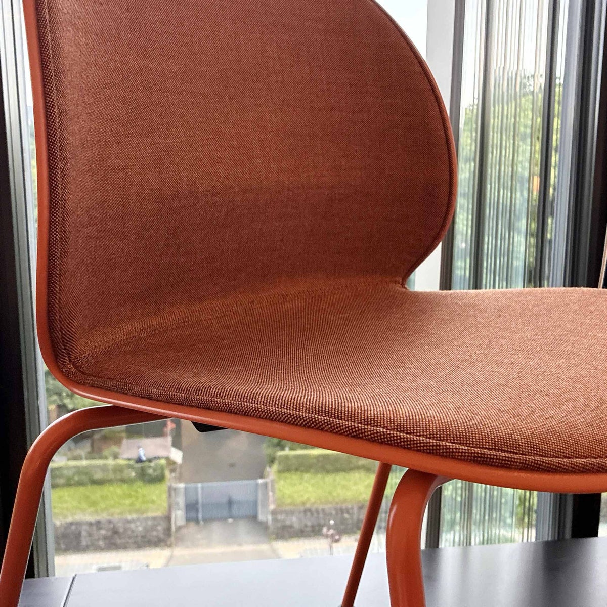 FRITZ HANSEN（フリッツ・ハンセン） / N02 RECYCLE（リサイクル） / N02-10FRU / ダークオレンジ / TECHNICOLOUR 550 / フロントパディングチェア