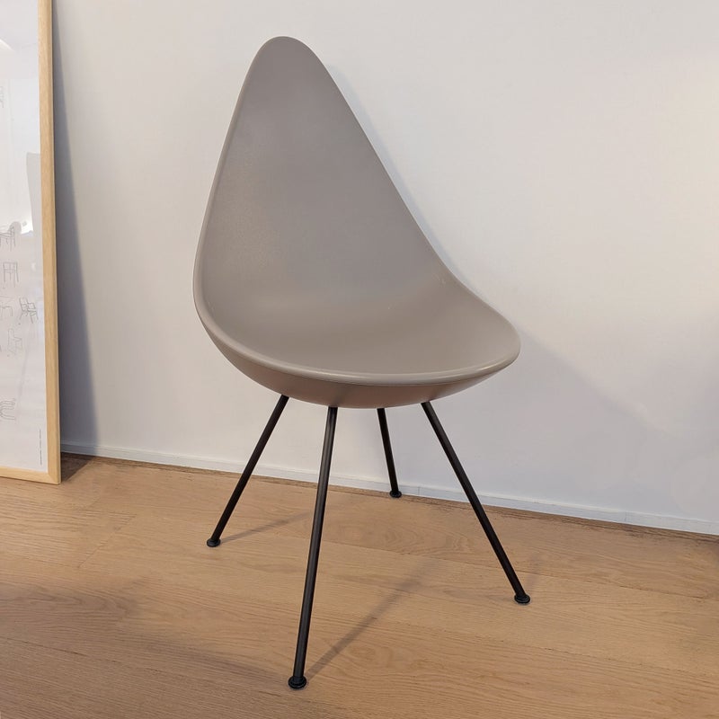 FRITZ HANSEN（フリッツ・ハンセン） / DROP（ドロップチェア） / プラスチックモデル / ディープクレイ / ブラウンブロンズ脚