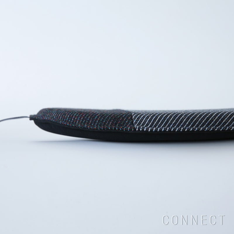【一点もの】MELLEM（メレム） / Kvadrat/Raf Simons（クヴァドラ/ラフ・シモンズ） / ラウンドシートクッション / Masai（マサイ） アソート / 全2色 / クッション