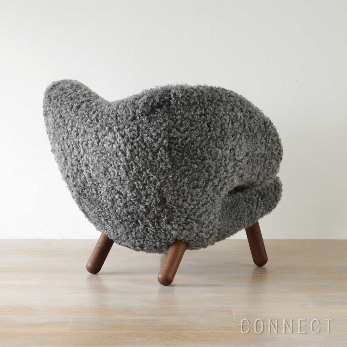 HOUSE OF FINN JUHL（ハウス・オブ・フィンユール） / PELICAN CHAIR W（ペリカンチェア） / ウォルナット材・オイル仕上げ / in Gotland Sheepskin returns