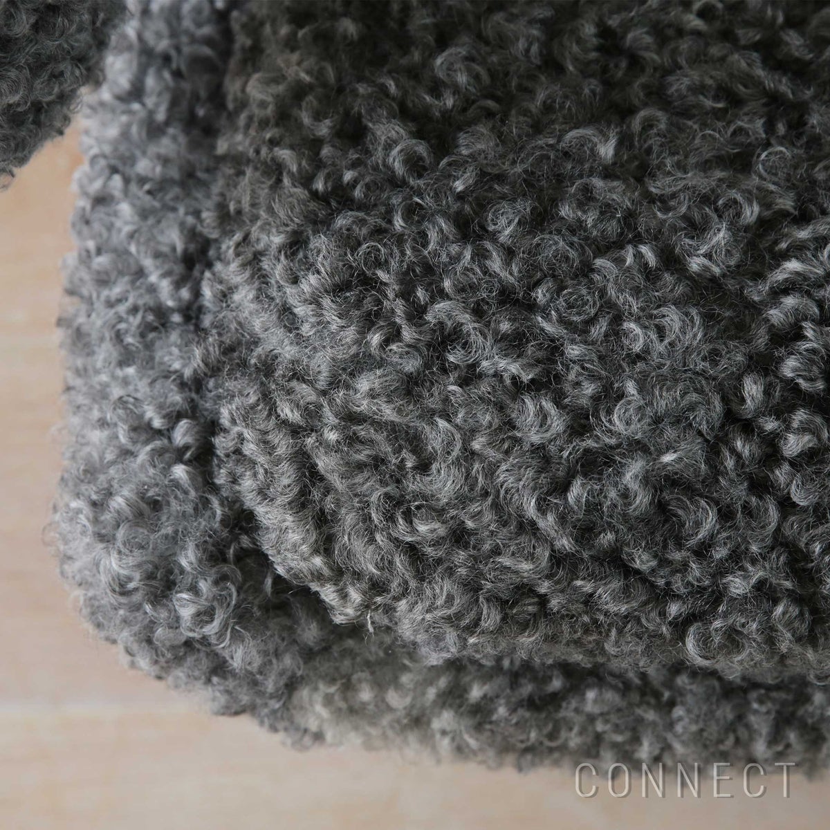 HOUSE OF FINN JUHL（ハウス・オブ・フィンユール） / PELICAN CHAIR W（ペリカンチェア） / ウォルナット材・オイル仕上げ / in Gotland Sheepskin returns
