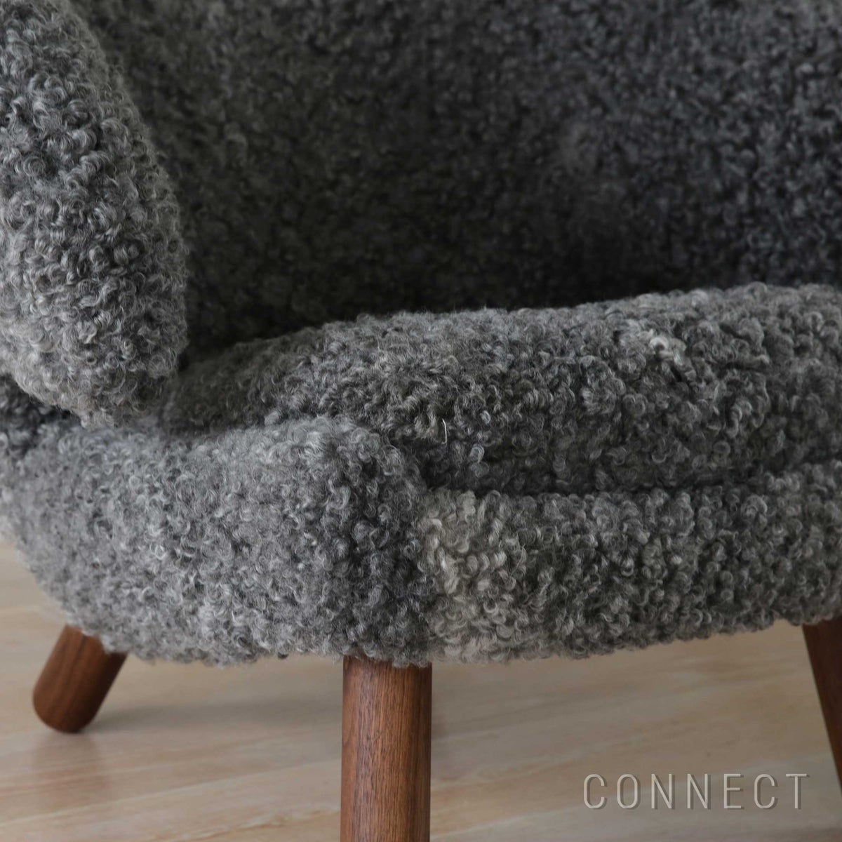 HOUSE OF FINN JUHL（ハウス・オブ・フィンユール） / PELICAN CHAIR W（ペリカンチェア） / ウォルナット材・オイル仕上げ / in Gotland Sheepskin returns