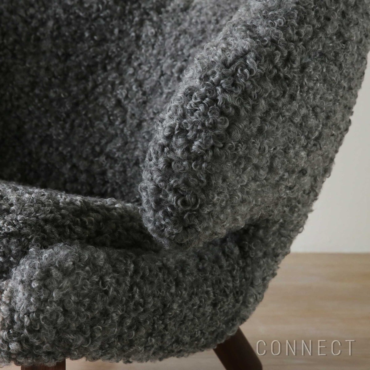 HOUSE OF FINN JUHL（ハウス・オブ・フィンユール） / PELICAN CHAIR W（ペリカンチェア） / ウォルナット材・オイル仕上げ / in Gotland Sheepskin returns