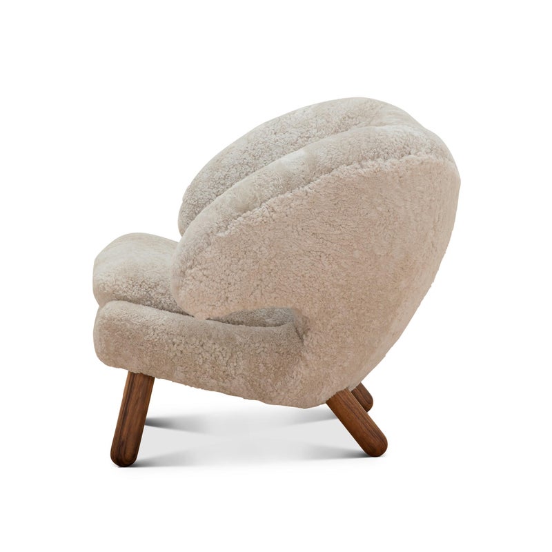 HOUSE OF FINN JUHL（ハウス・オブ・フィンユール） / PELICAN CHAIR（ペリカン チェア） / ウォルナット材・オイル仕上げ / Sheepskin（シープスキン） Moonlight